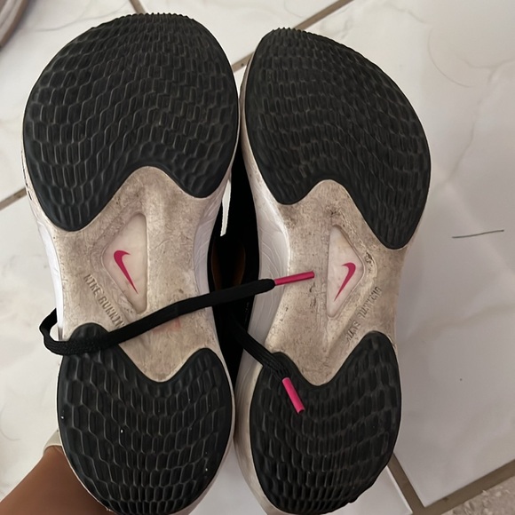 Nike zoom fly 5 women’s size 6 (runs large) - Picture 3 of 5